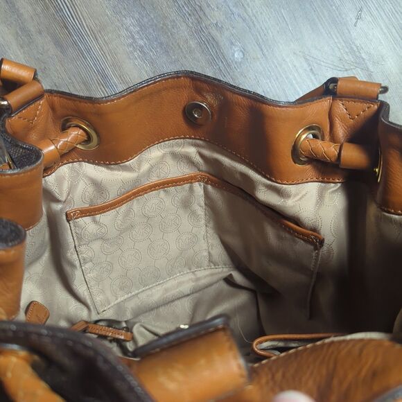 Michael Kors Brown/Tan Signature Coated Leather Jet Set Drawstring Bag Large - Picture 10 of 14